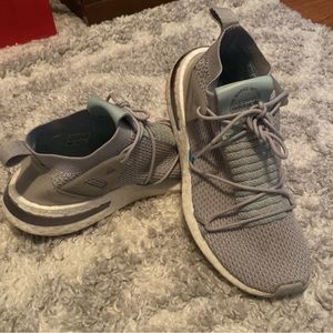Adidas Womens Arkyn Primeknit B96511 Grey Running Shoes Lace Up Low Top Size 8